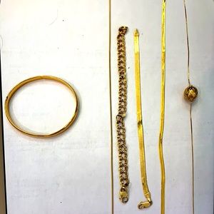 2 gold bracelets/3 gold necklaces/gold bangle
